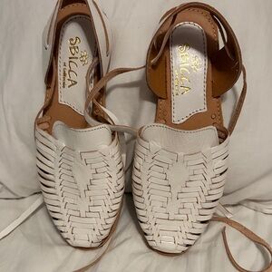 Sbicca Women's White and Tan Woven Flats